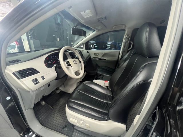 TOYOTA豐田 SIENNA  第7張相片