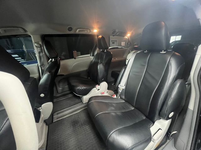 TOYOTA豐田 SIENNA  第8張相片