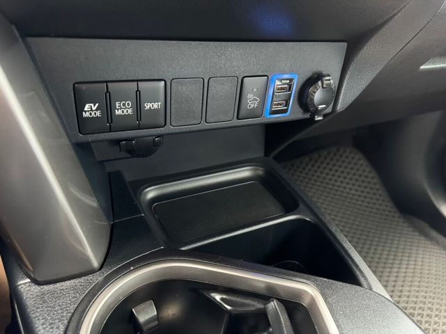 TOYOTA豐田 RAV4  第35張相片