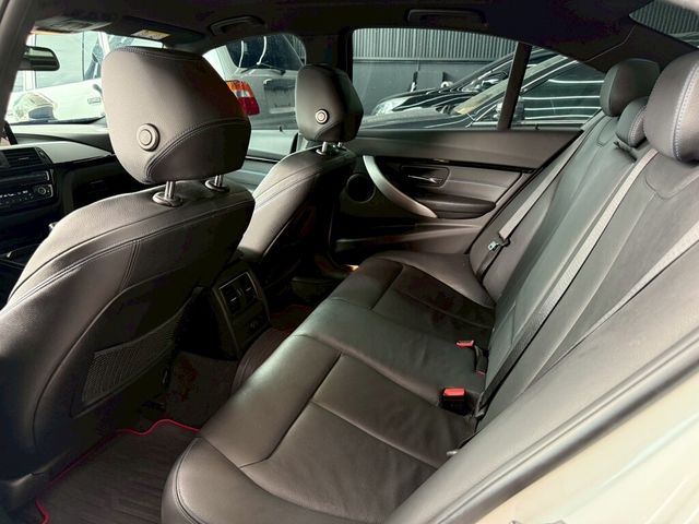 BMW寶馬 320I M SPORT  第8張相片