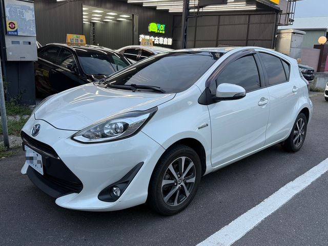 TOYOTA豐田 PRIUS C  第2張相片
