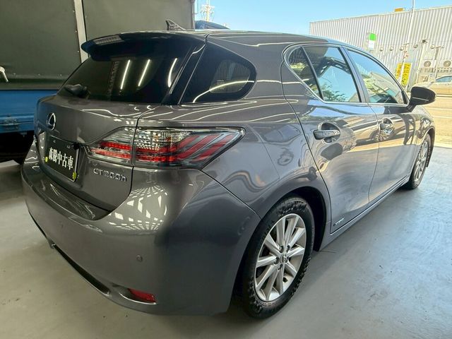 LEXUS凌志 CT200H  第6張相片