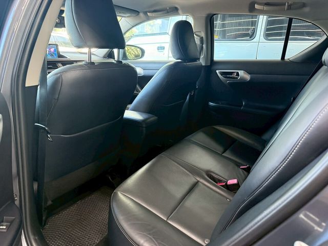 LEXUS凌志 CT200H  第8張相片