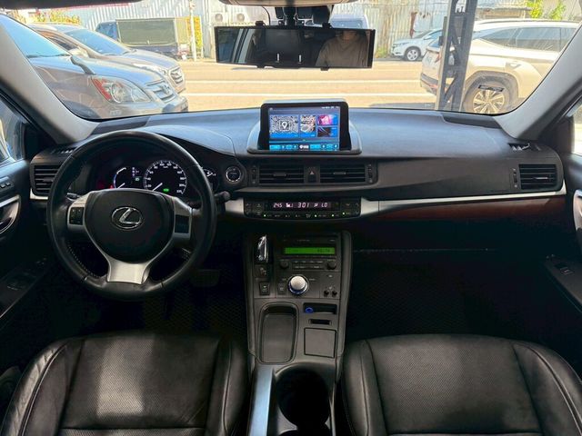 LEXUS凌志 CT200H  第9張相片