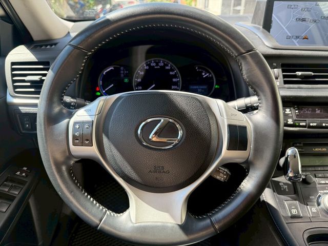 LEXUS凌志 CT200H  第10張相片