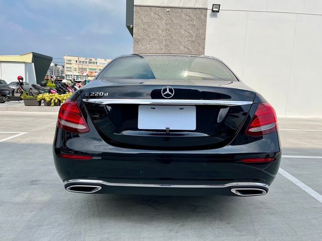 M-BENZ賓士 E220D  第4張相片