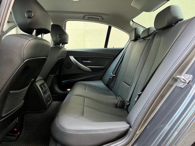 BMW寶馬 318D SEDAN  第6張相片