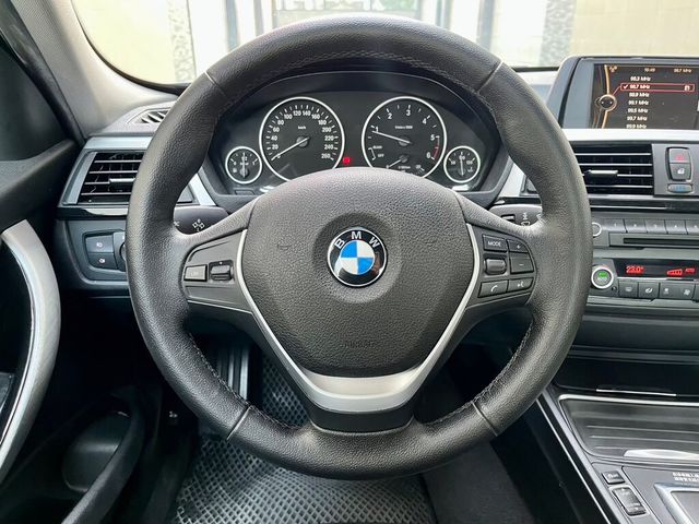 BMW寶馬 318D SEDAN  第12張相片