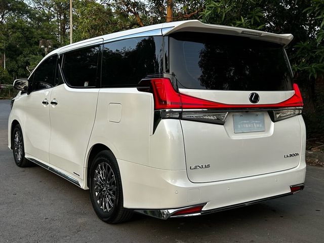 LEXUS凌志 LM300H  第4張相片
