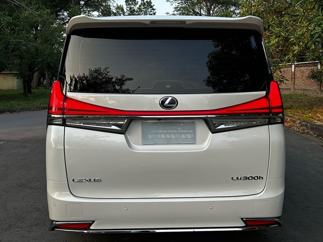 LEXUS凌志 LM300H  第4張相片