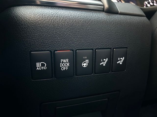 LEXUS凌志 LM300H  第10張相片