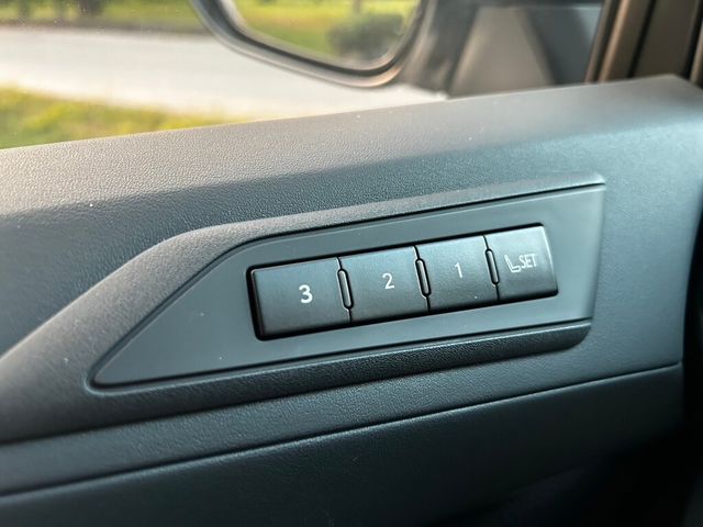 LEXUS凌志 LM300H  第11張相片