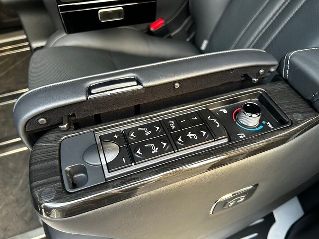 LEXUS凌志 LM300H  第20張相片