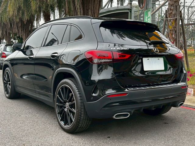 M-BENZ賓士 GLA250  第2張相片