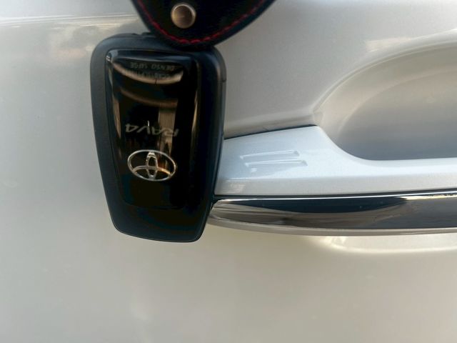 TOYOTA豐田 RAV4  第3張相片