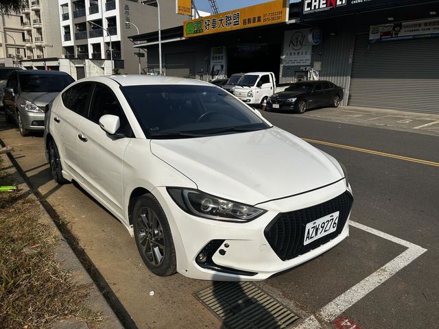 HYUNDAI現代 ELANTRA  第3張相片