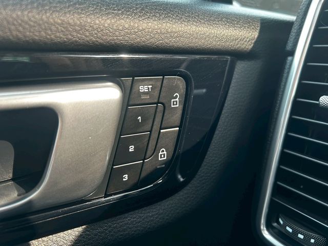 PORSCHE保時捷 CAYENNE  第13張相片