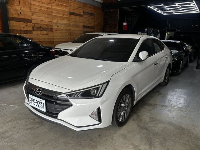 HYUNDAI現代 ELANTRA  第1張相片