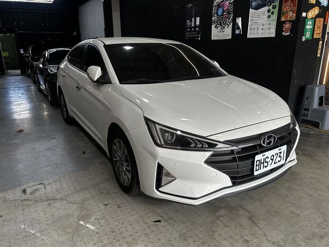 HYUNDAI現代 ELANTRA  第2張相片