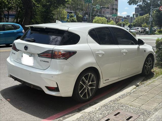 LEXUS凌志 CT200H  第3張相片