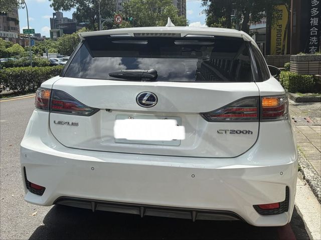 LEXUS凌志 CT200H  第4張相片