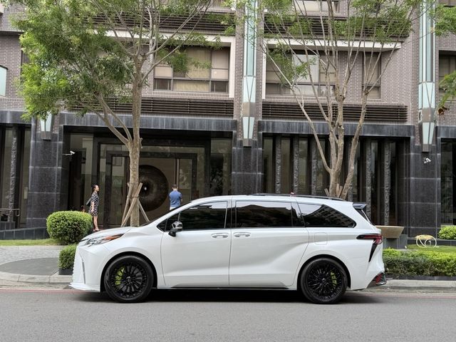 TOYOTA豐田 SIENNA  第2張相片