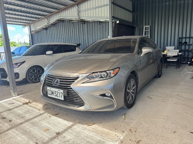 LEXUS凌志 ES300H  第1張相片
