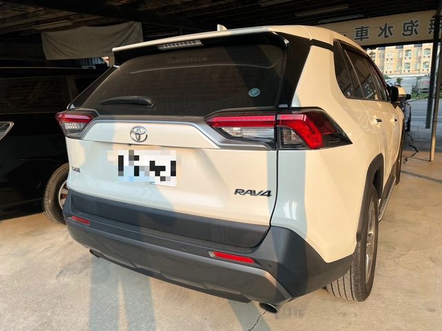 TOYOTA豐田 RAV4  第2張相片