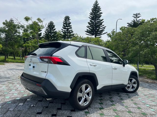 TOYOTA豐田 RAV4  第2張相片