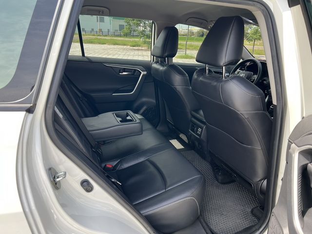 TOYOTA豐田 RAV4  第9張相片