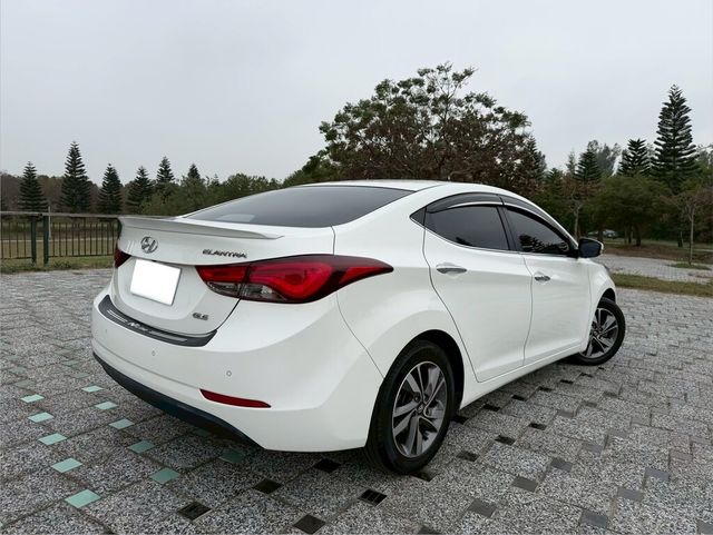 HYUNDAI現代 ELANTRA  第2張相片