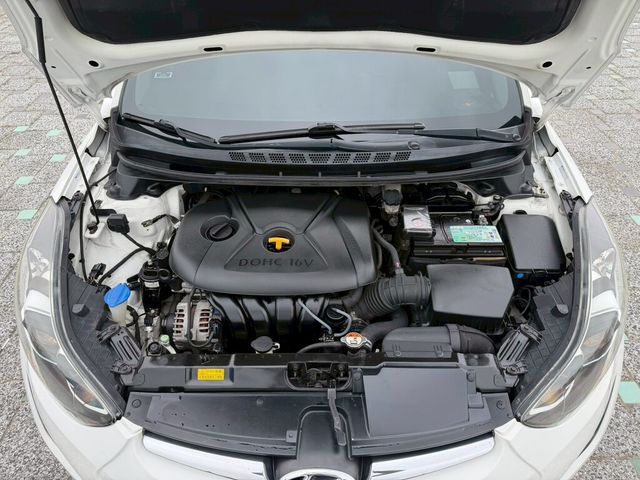 HYUNDAI現代 ELANTRA  第6張相片