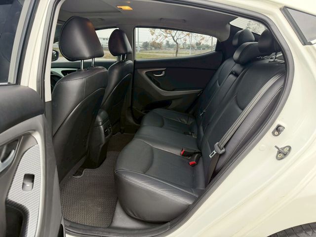 HYUNDAI現代 ELANTRA  第10張相片