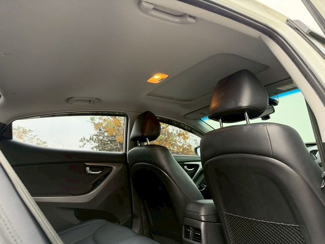 HYUNDAI現代 ELANTRA  第15張相片