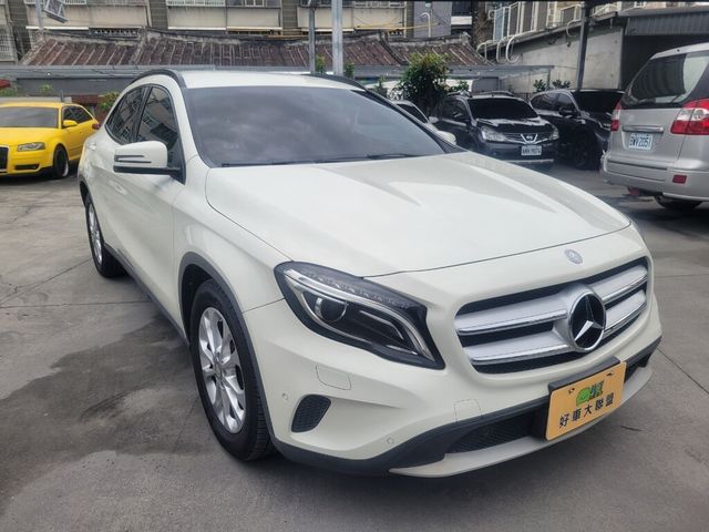 M-BENZ賓士 GLA180  第2張相片