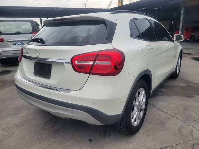 M-BENZ賓士 GLA180  第3張相片
