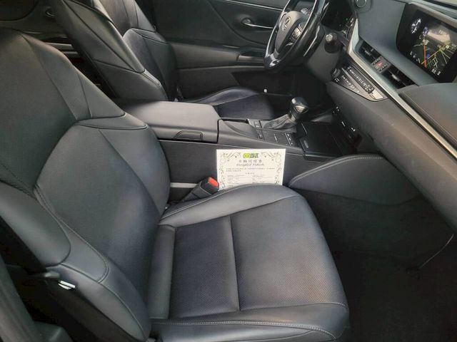 LEXUS凌志 ES300H  第9張相片