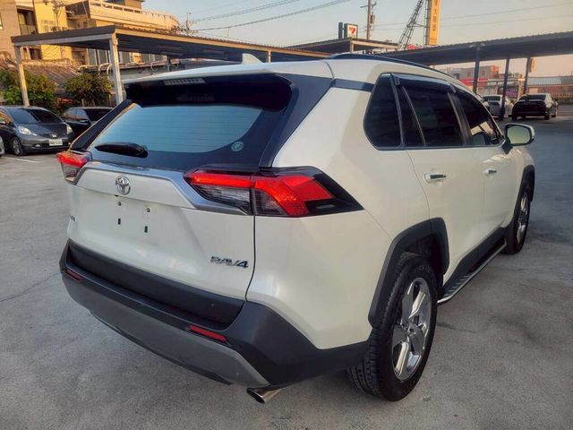 TOYOTA豐田 RAV4  第2張相片