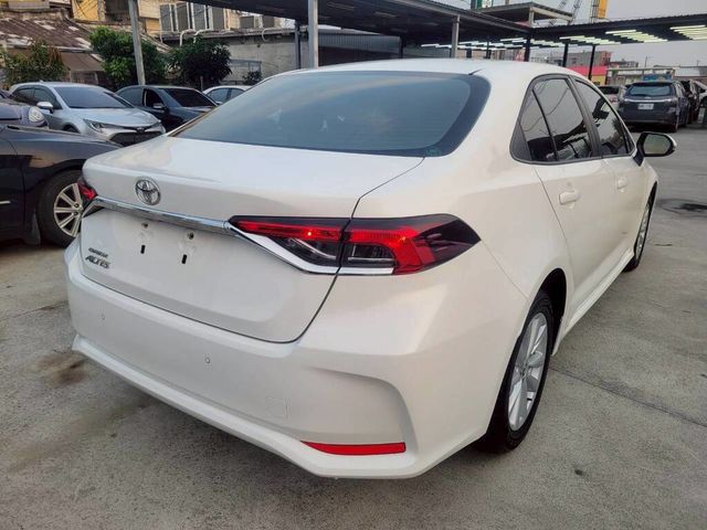 TOYOTA豐田 ALTIS  第2張相片