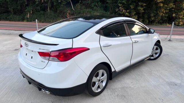 HYUNDAI現代 ELANTRA  第3張相片