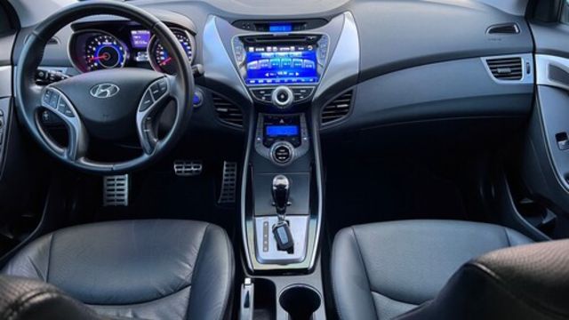 HYUNDAI現代 ELANTRA  第10張相片