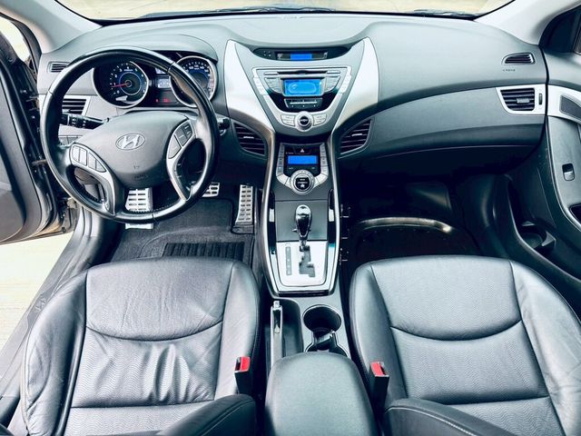 HYUNDAI現代 ELANTRA  第7張相片