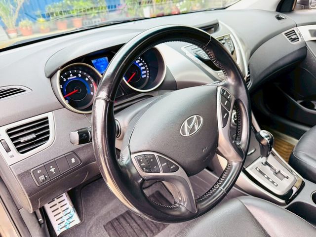 HYUNDAI現代 ELANTRA  第8張相片