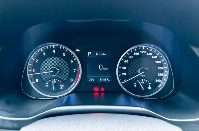 HYUNDAI現代 ELANTRA  第9張相片