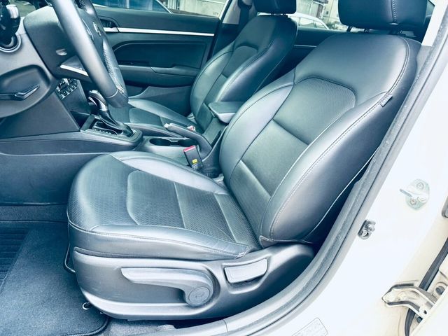 HYUNDAI現代 ELANTRA  第13張相片