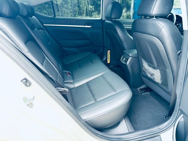 HYUNDAI現代 ELANTRA  第16張相片