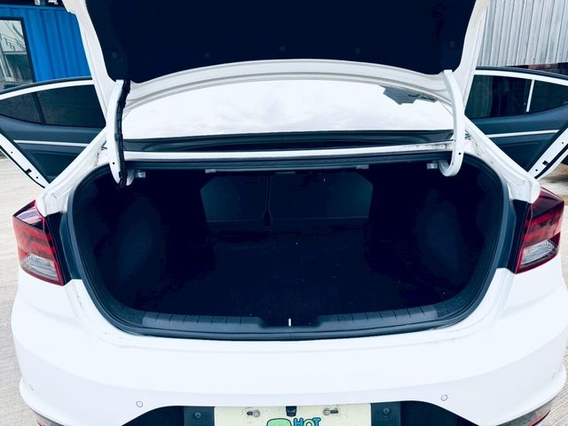 HYUNDAI現代 ELANTRA  第18張相片