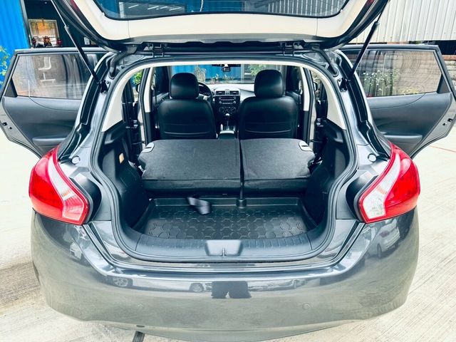 NISSAN日產 TIIDA  第15張相片