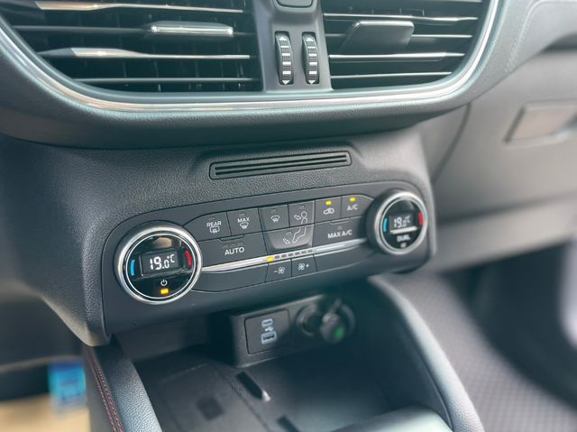 FORD福特 KUGA  第14張相片