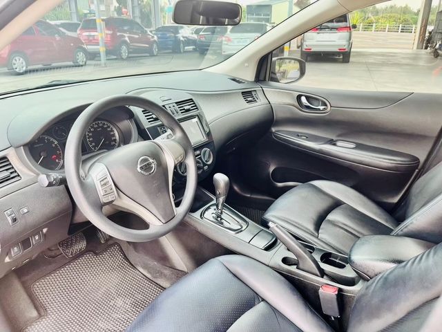 NISSAN日產 TIIDA  第7張相片